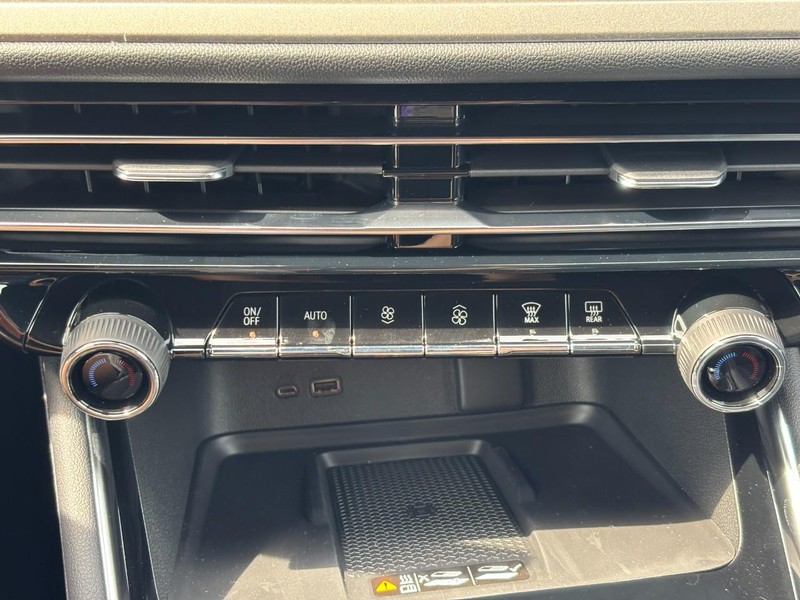 Chevrolet Traverse Vehicle Full-screen Gallery Image 19