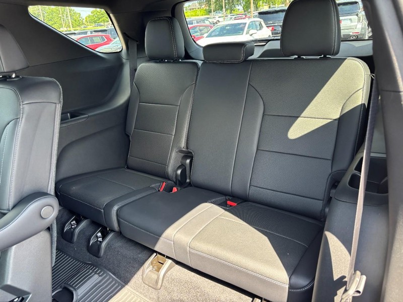 Chevrolet Traverse Vehicle Full-screen Gallery Image 5