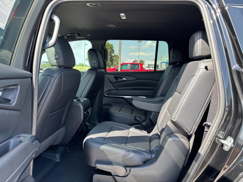 Chevrolet Traverse Vehicle Full-screen Gallery Image 6
