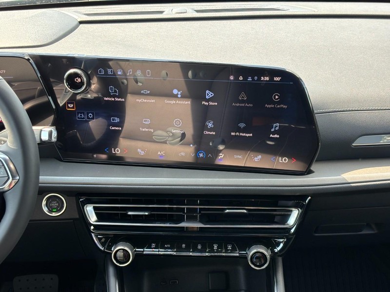 Chevrolet Traverse Vehicle Full-screen Gallery Image 9