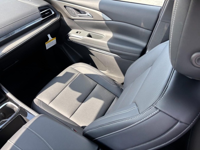 Chevrolet Traverse Vehicle Full-screen Gallery Image 10