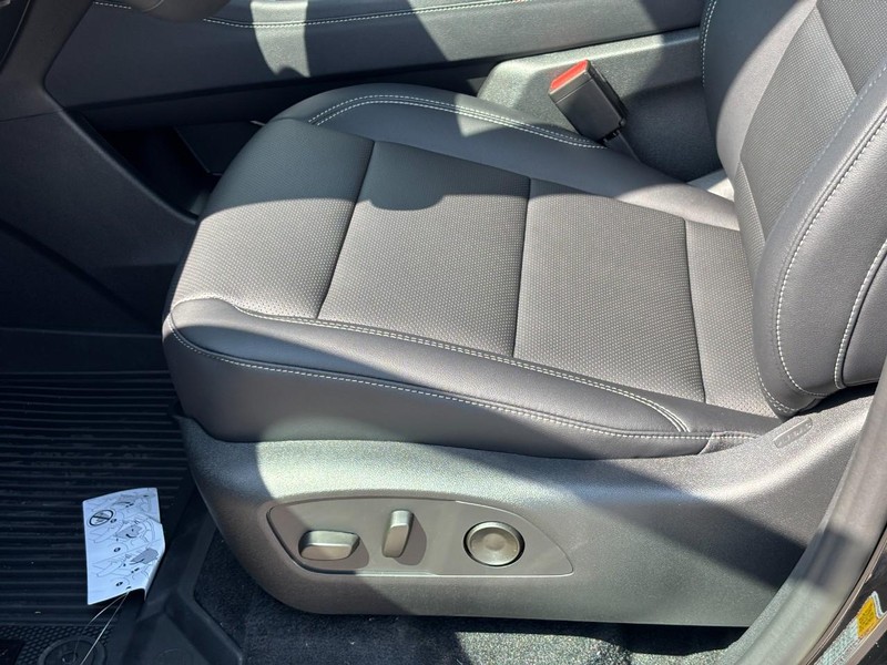 Chevrolet Traverse Vehicle Full-screen Gallery Image 11