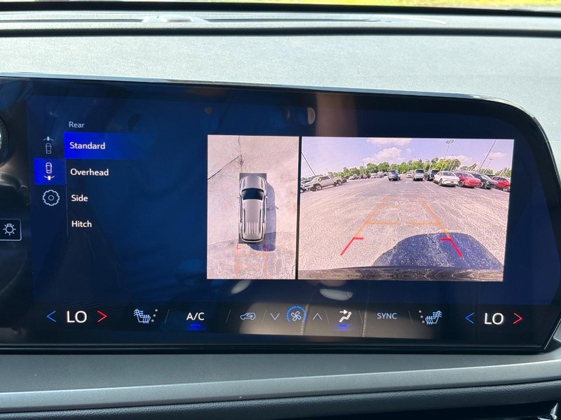 Chevrolet Traverse Vehicle Full-screen Gallery Image 18
