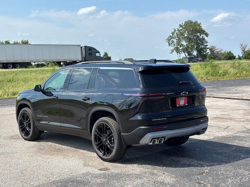 Chevrolet Traverse Vehicle Full-screen Gallery Image 3