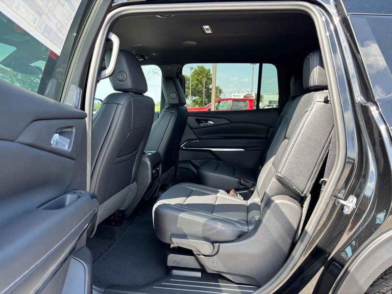 Chevrolet Traverse Vehicle Full-screen Gallery Image 6