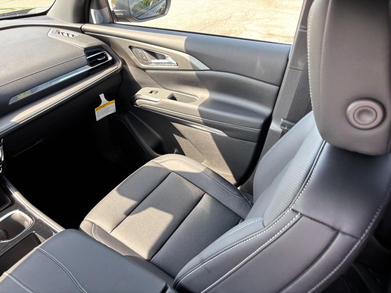 Chevrolet Traverse Vehicle Full-screen Gallery Image 10