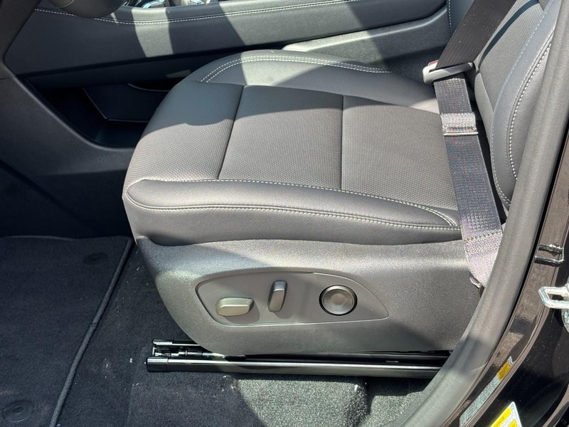 Chevrolet Traverse Vehicle Full-screen Gallery Image 11