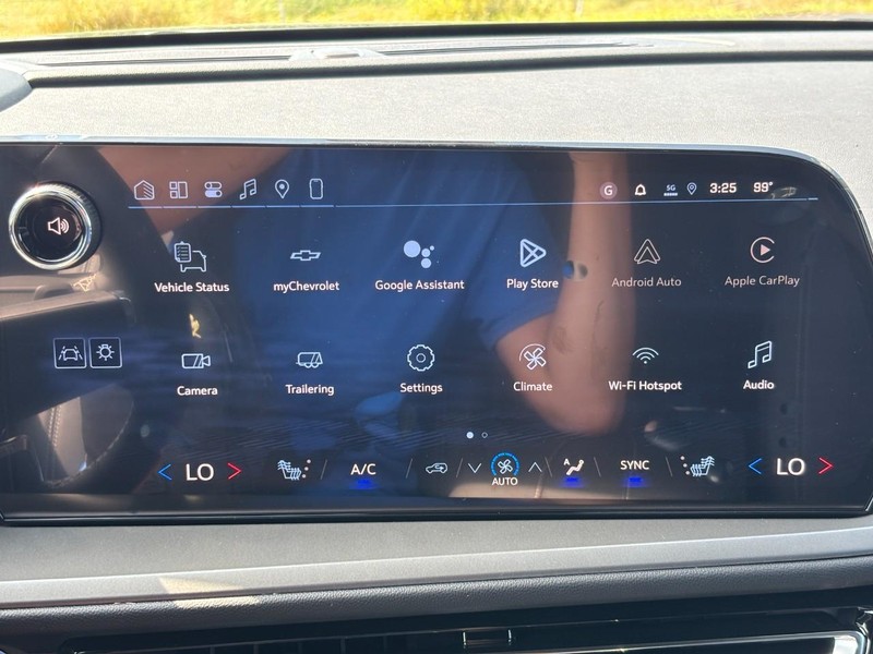 Chevrolet Traverse Vehicle Full-screen Gallery Image 16