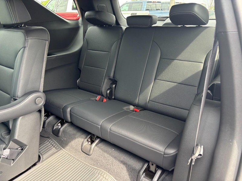 Chevrolet Traverse Vehicle Full-screen Gallery Image 5