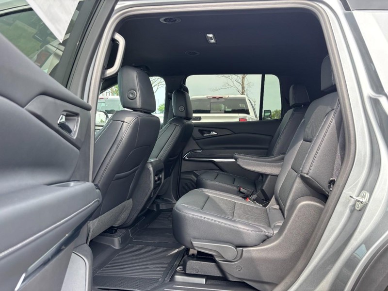 Chevrolet Traverse Vehicle Full-screen Gallery Image 6