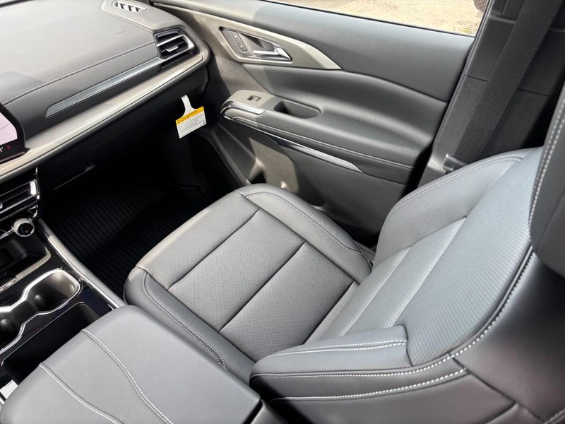 Chevrolet Traverse Vehicle Full-screen Gallery Image 10