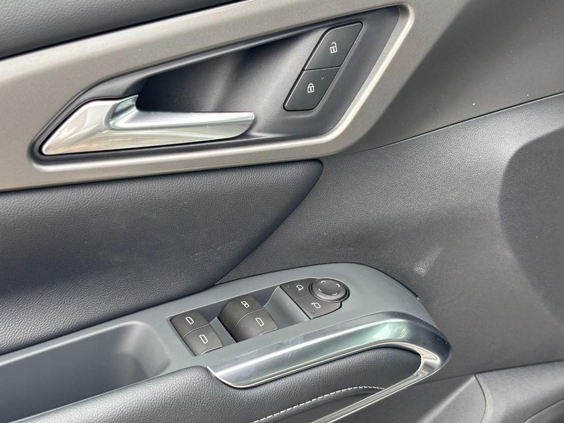 Chevrolet Traverse Vehicle Full-screen Gallery Image 12