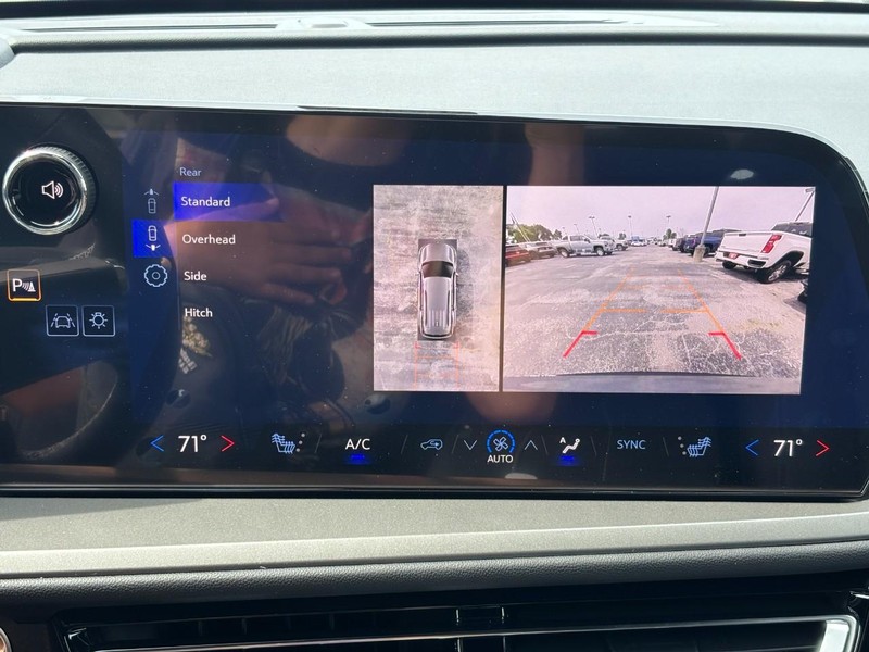 Chevrolet Traverse Vehicle Full-screen Gallery Image 18