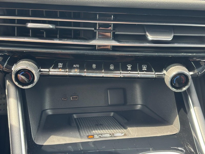 Chevrolet Traverse Vehicle Full-screen Gallery Image 19