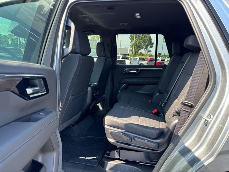 Chevrolet Tahoe Vehicle Full-screen Gallery Image 6