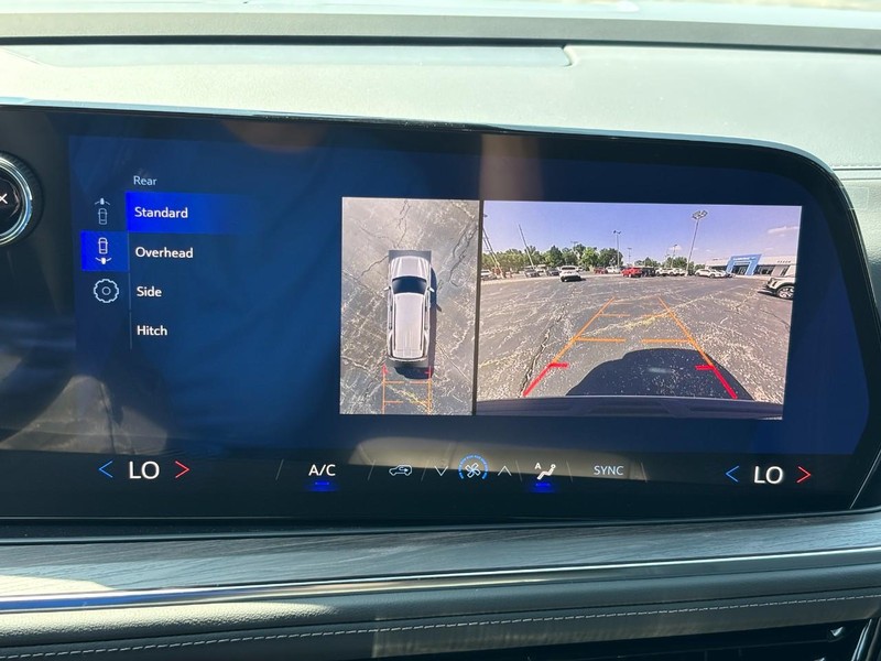 Chevrolet Tahoe Vehicle Full-screen Gallery Image 18
