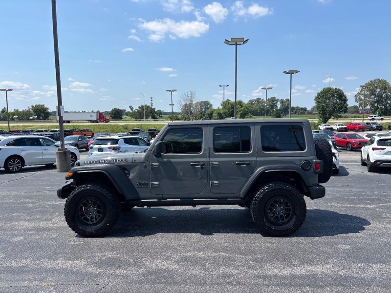 Jeep Wrangler Vehicle Full-screen Gallery Image 2