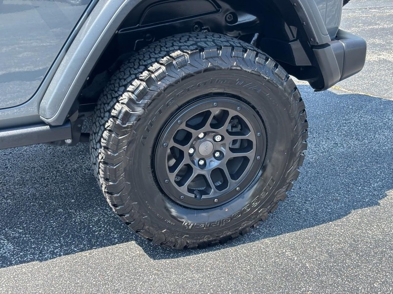 Jeep Wrangler Vehicle Full-screen Gallery Image 9