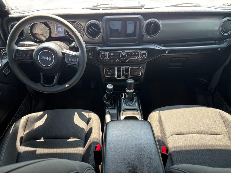 Jeep Wrangler Vehicle Full-screen Gallery Image 11
