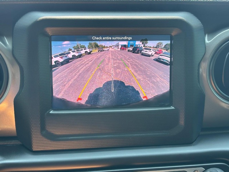 Jeep Wrangler Vehicle Full-screen Gallery Image 21