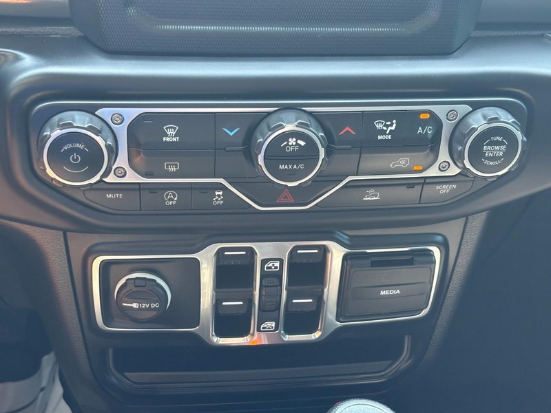 Jeep Wrangler Vehicle Full-screen Gallery Image 22