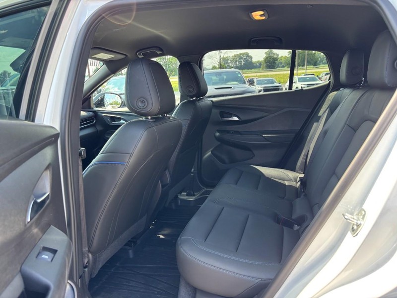 Buick Envista Vehicle Full-screen Gallery Image 10