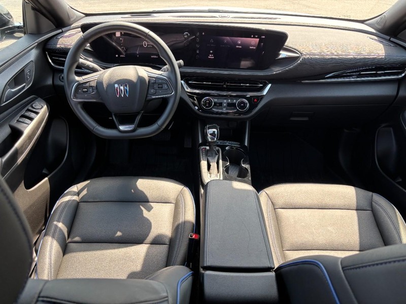 Buick Envista Vehicle Full-screen Gallery Image 11
