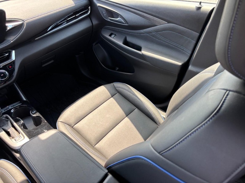 Buick Envista Vehicle Full-screen Gallery Image 14