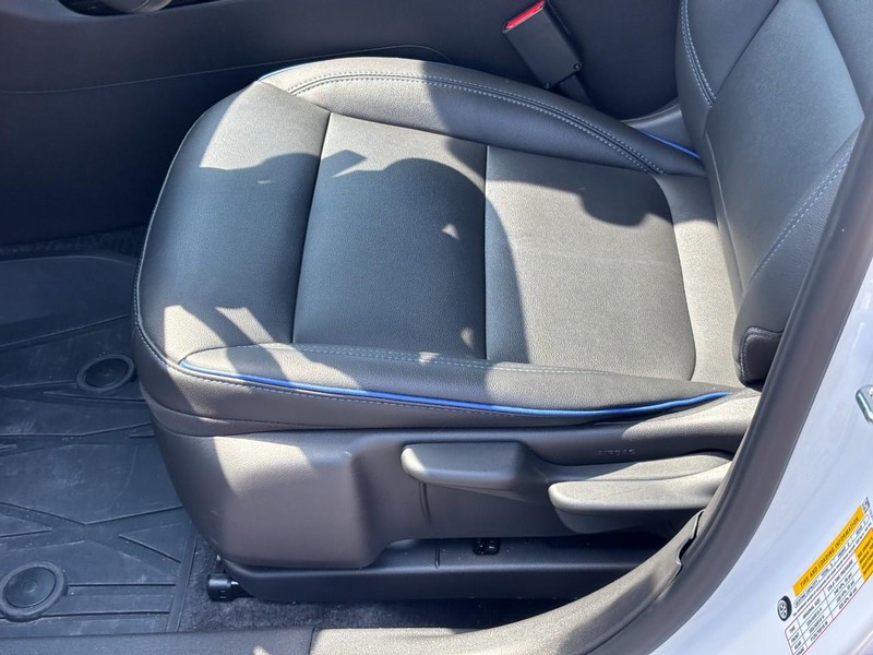 Buick Envista Vehicle Full-screen Gallery Image 15