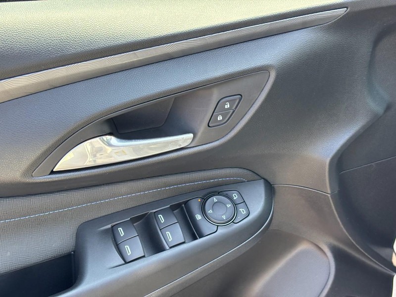 Buick Envista Vehicle Full-screen Gallery Image 16