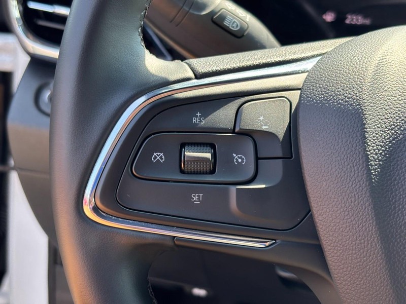 Buick Envista Vehicle Full-screen Gallery Image 17