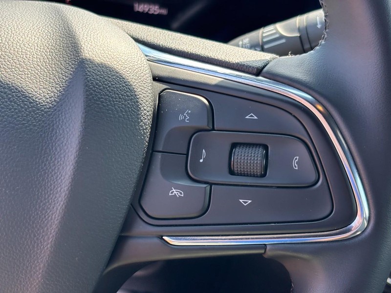 Buick Envista Vehicle Full-screen Gallery Image 18