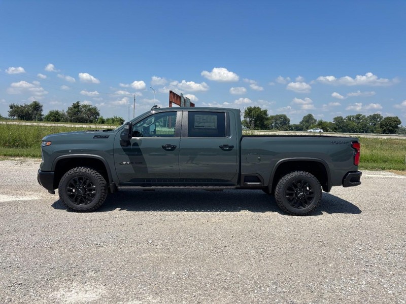 Chevrolet Silverado 2500HD Vehicle Full-screen Gallery Image 2