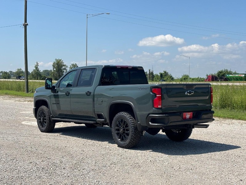 Chevrolet Silverado 2500HD Vehicle Full-screen Gallery Image 3