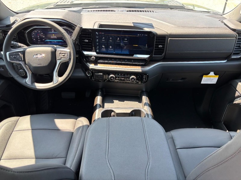 Chevrolet Silverado 2500HD Vehicle Full-screen Gallery Image 6
