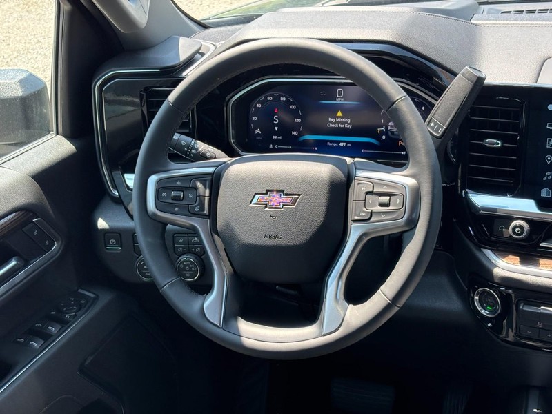 Chevrolet Silverado 2500HD Vehicle Full-screen Gallery Image 7