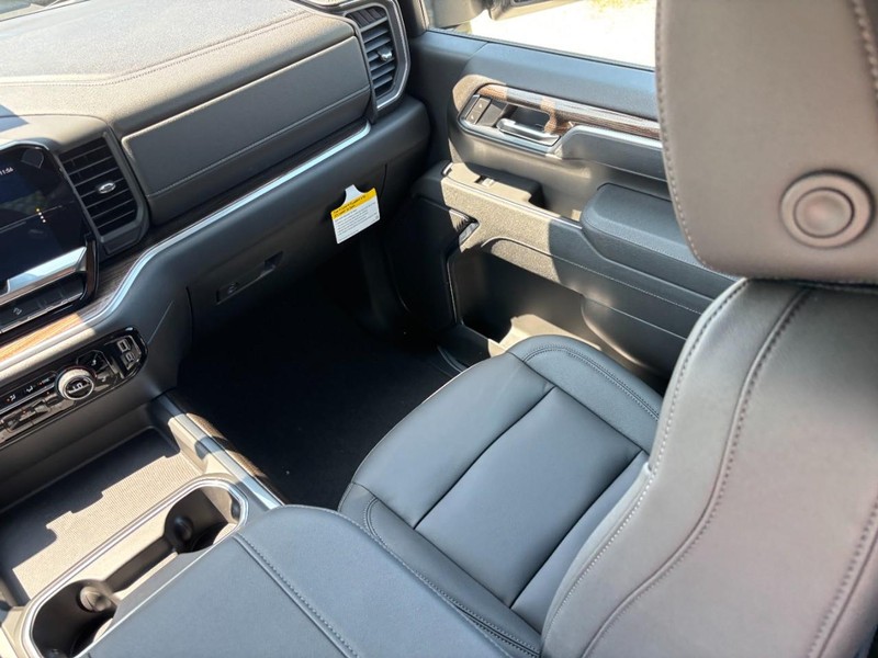 Chevrolet Silverado 2500HD Vehicle Full-screen Gallery Image 9