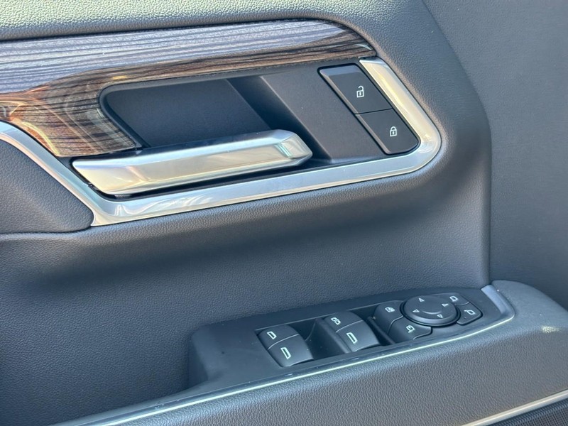 Chevrolet Silverado 2500HD Vehicle Full-screen Gallery Image 11