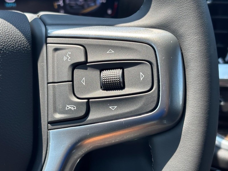 Chevrolet Silverado 2500HD Vehicle Full-screen Gallery Image 13