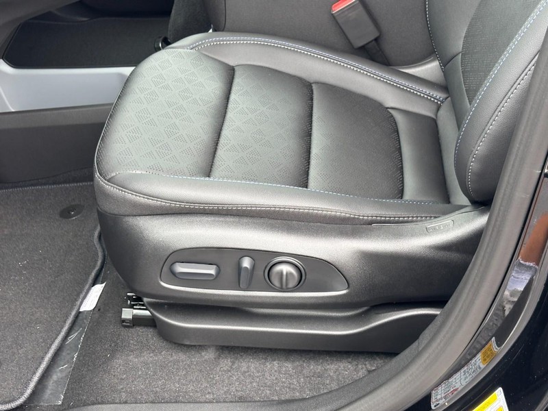 Chevrolet Bolt Vehicle Full-screen Gallery Image 10