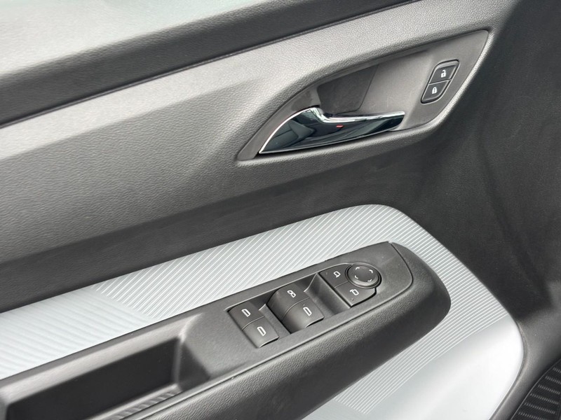 Chevrolet Bolt Vehicle Full-screen Gallery Image 11