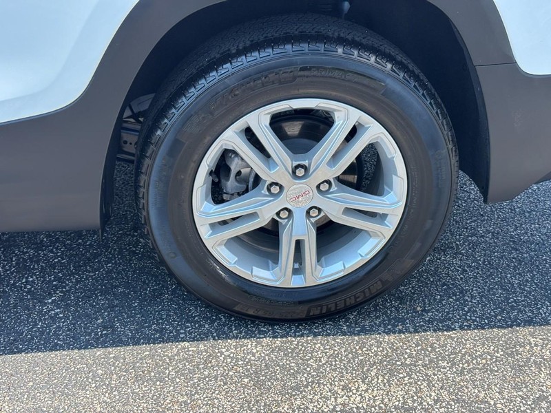 GMC Terrain Vehicle Full-screen Gallery Image 9