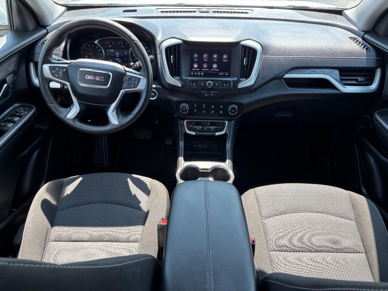 GMC Terrain Vehicle Full-screen Gallery Image 11