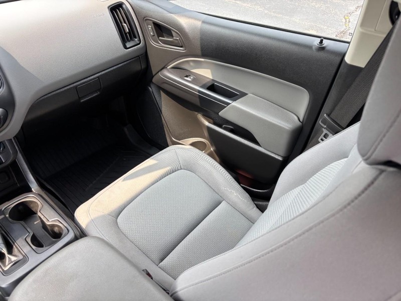 Chevrolet Colorado Vehicle Full-screen Gallery Image 13