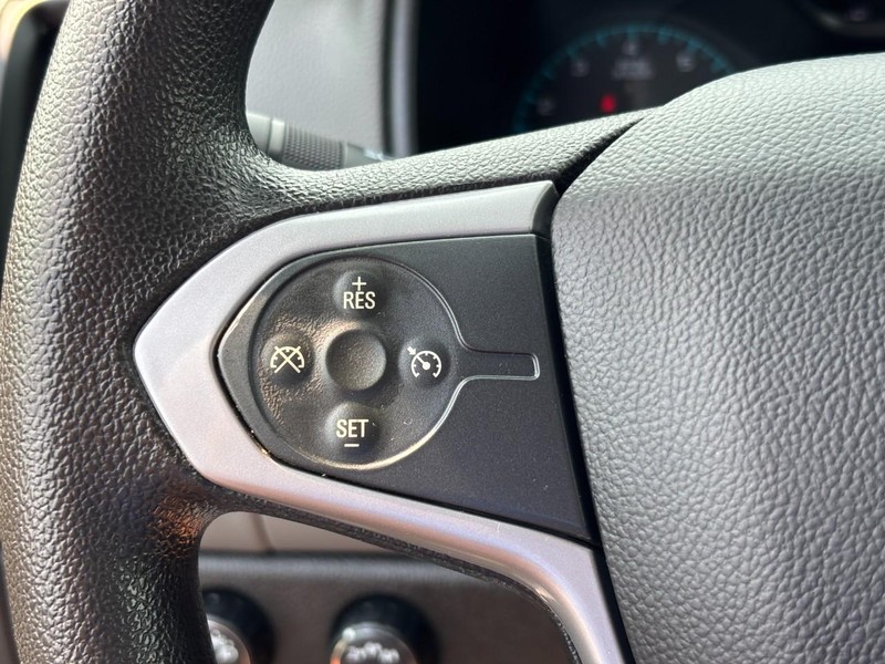 Chevrolet Colorado Vehicle Full-screen Gallery Image 16