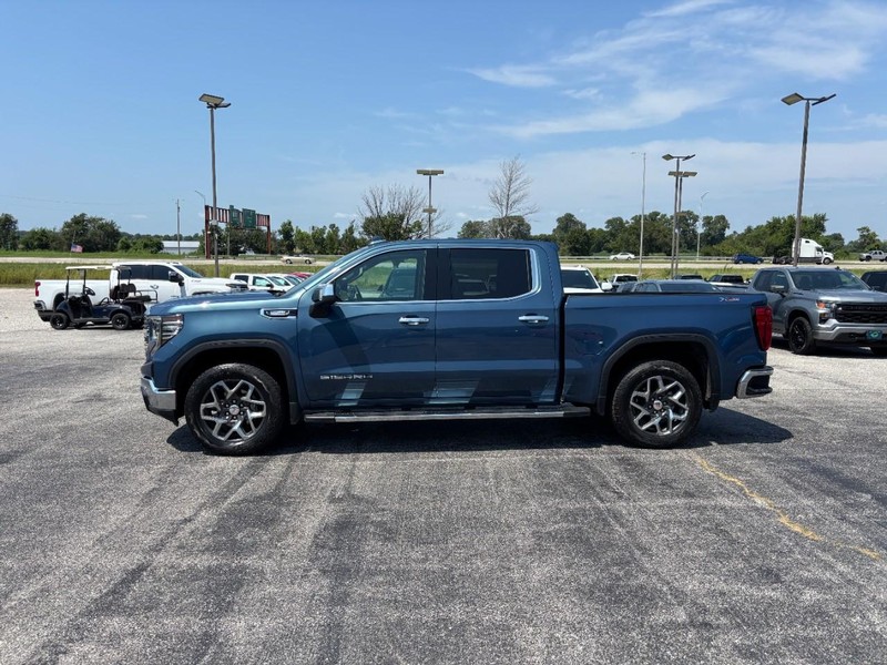 GMC Sierra 1500 Vehicle Full-screen Gallery Image 2