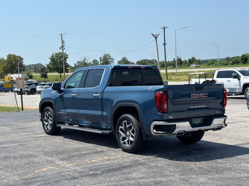 GMC Sierra 1500 Vehicle Full-screen Gallery Image 3