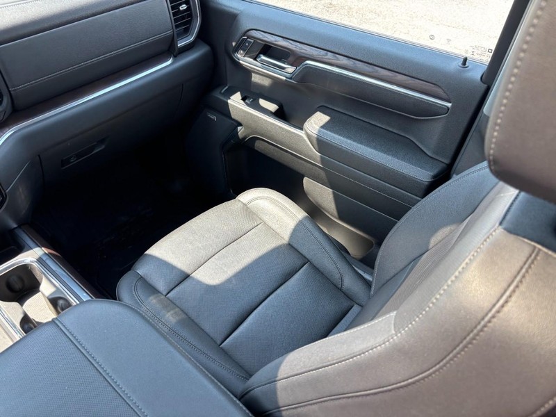 GMC Sierra 1500 Vehicle Full-screen Gallery Image 15
