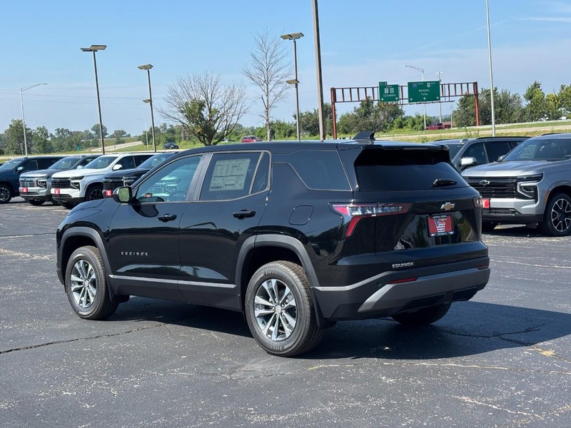 Chevrolet Equinox Vehicle Full-screen Gallery Image 3