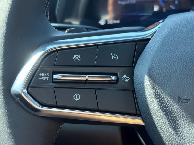 Chevrolet Equinox Vehicle Full-screen Gallery Image 12
